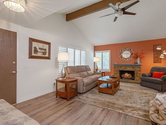 4th image of 1091 E Dara St
