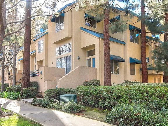 3rd image of 414 Galleria Dr APT 4