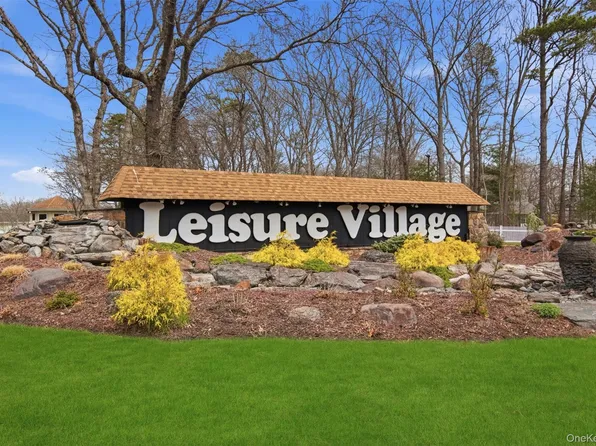 150 Eastbourne Court #B, Ridge, NY 11961