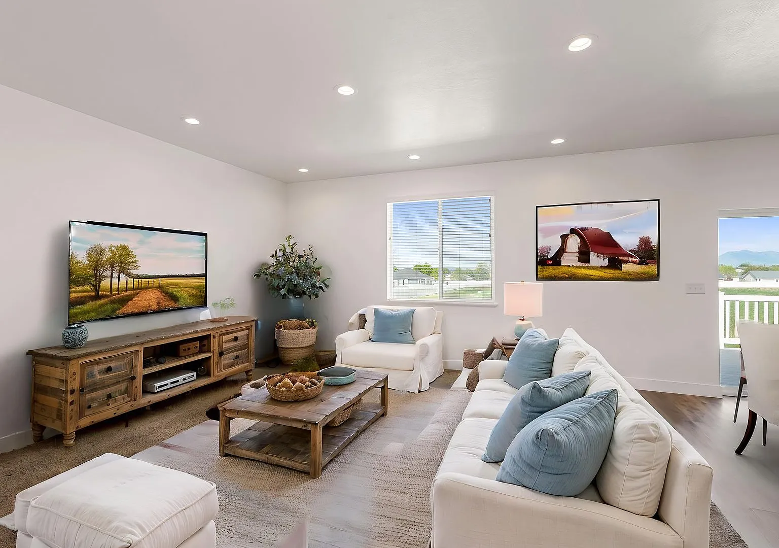 New Upscale Smithfield Home for Rent with Resort Style Amenities! — Photo 2