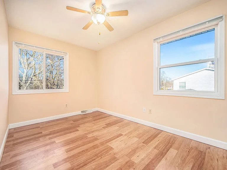 2538 Texel Dr N — Photo 6