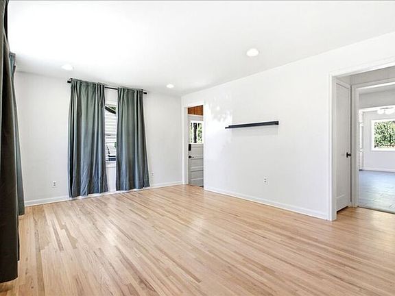 5th image of 2589-2940 South