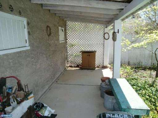 4th image of 3816 Huey Ave