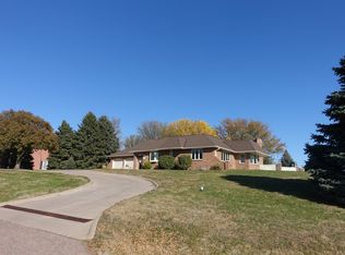13 Crestview Dr, Kearney, NE 68845