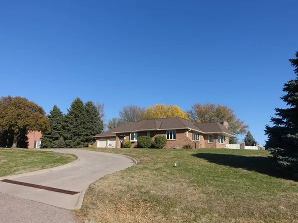13 Crestview Dr, Kearney, NE 68845