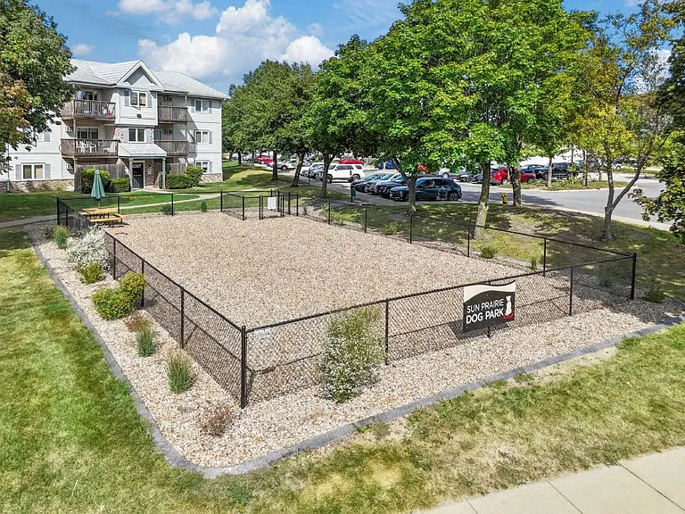 Sun Prairie & Vista Court — Photo 28