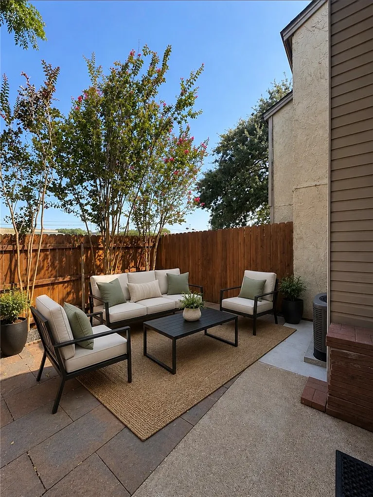 2 bed, 1.5 bath, 1024 sqft, $1,200 — Photo 2