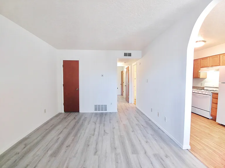 Updated Downtown 1 Bed w/ free WIFI & Gated Parking — Photo 6