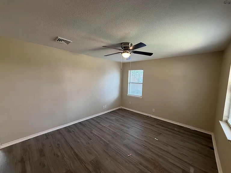 1417 Covington St — Photo 2