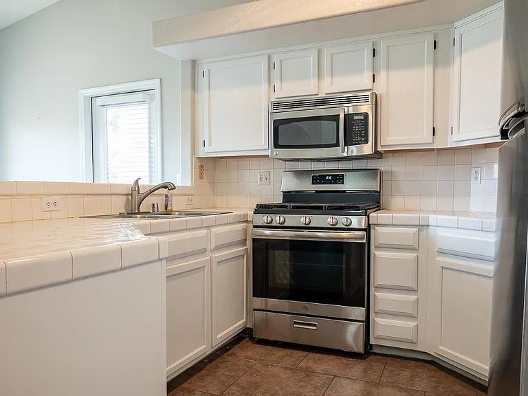 900 Heavenly Hills Ct #220 — Photo 3