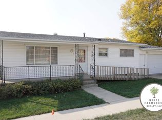611 Center St, Howells, NE 68641
