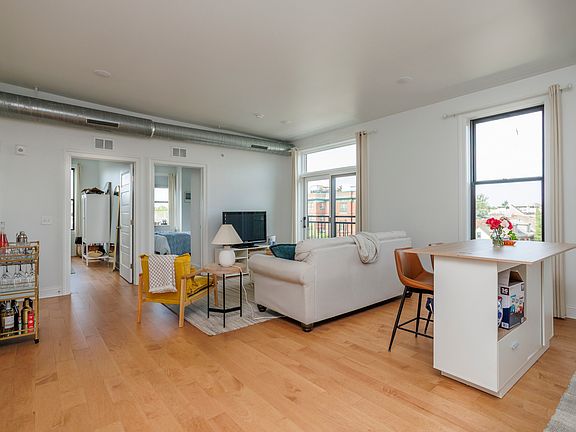 4th image of 851 S 2nd St #306