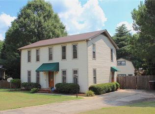 5 Wildberry Ct, Greensboro, NC 27409