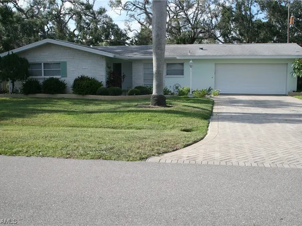 1335 Walden Dr, Fort Myers, FL 33901