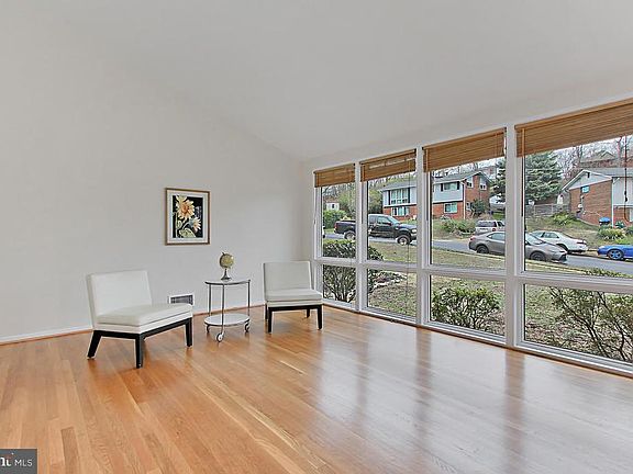 3rd image of 5621 Dover Ct