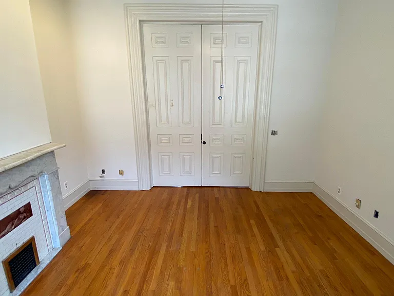 BEDROOM WITH DOORS CLOSE