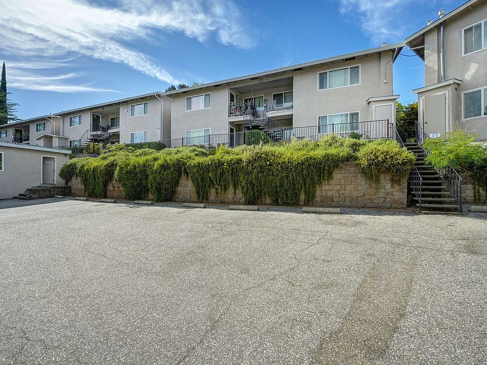 1st image of 109-121 Lincoln Way #117-A