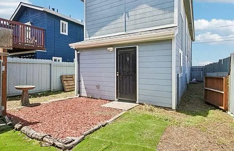 874 Pine St — Photo 17