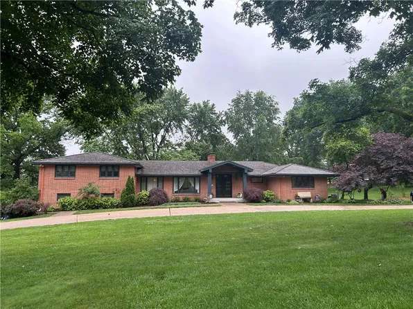 425 S Woodland Dr, Kansas City, MO 64118