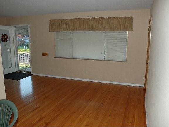 3rd image of 4323 Beethoven Ave