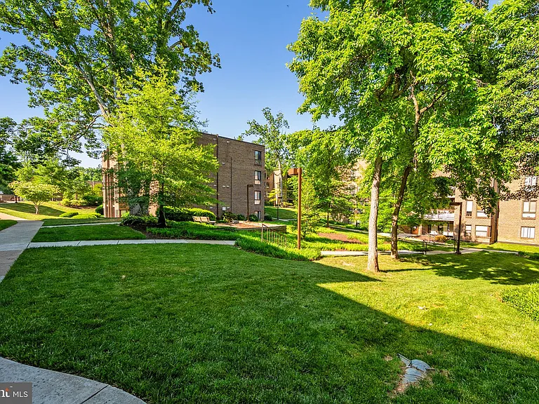 11240 Chestnut Grove Sq #157 — Photo 35