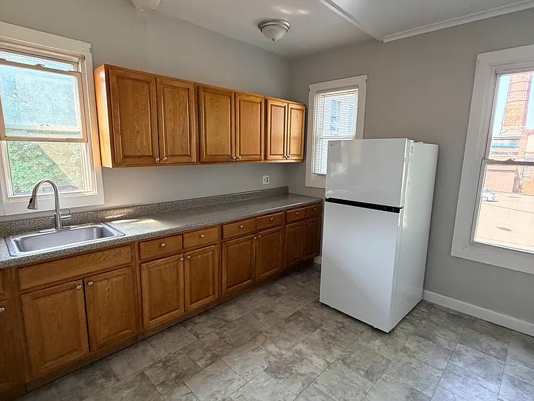 30 Fox St #2 — Photo 4