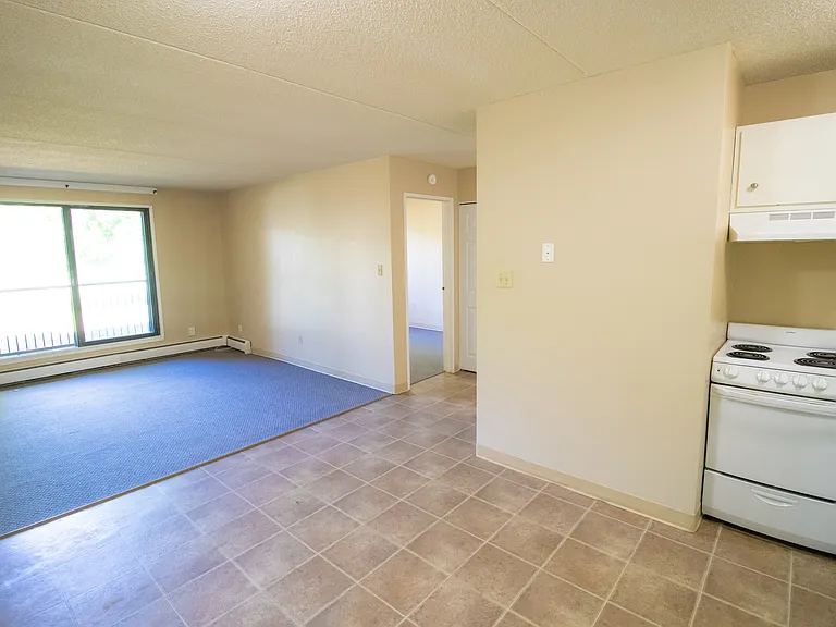 175 Columbia Blvd W — Photo 9