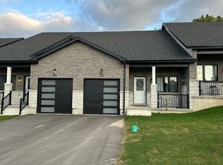24 Lahey Cres, Penetanguishene, ON L9M 0W1