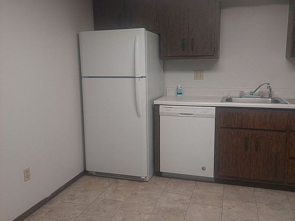 5th image of 103-105 107 Martin Dr #98
