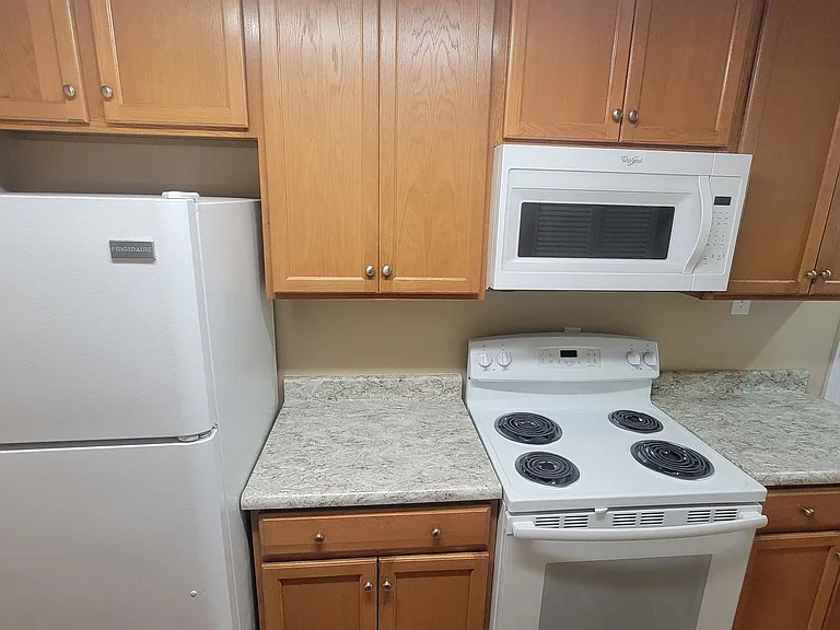 Highlands 2 bedroom apartment walking distance to Bardstown Road. — Photo 11
