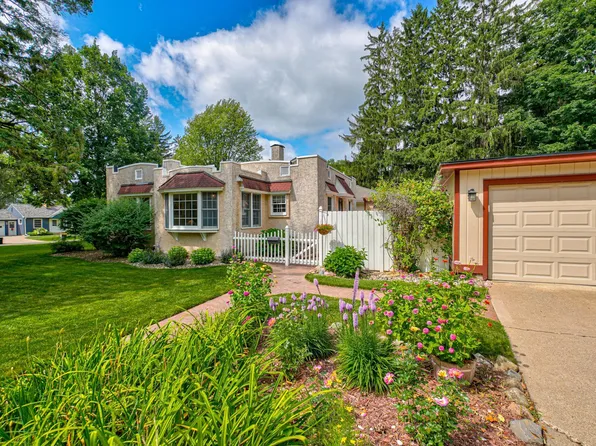 835 Oak Knoll Ave, River Falls, WI 54022