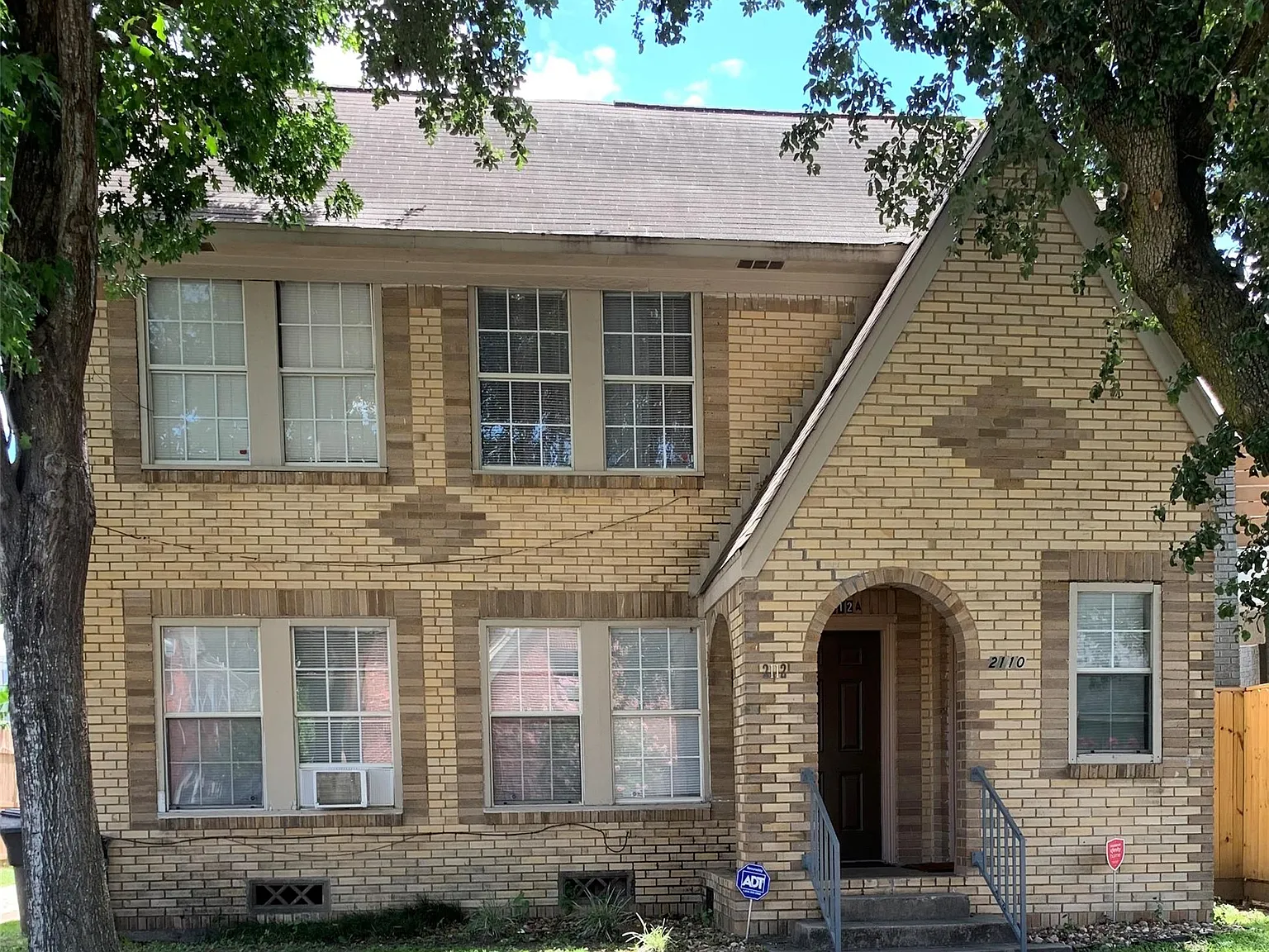 3 bed, 1.0 bath, 1350 sqft, $1,400 — Photo 1