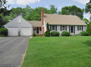 33 Winsor Dr, Barrington, RI 02806