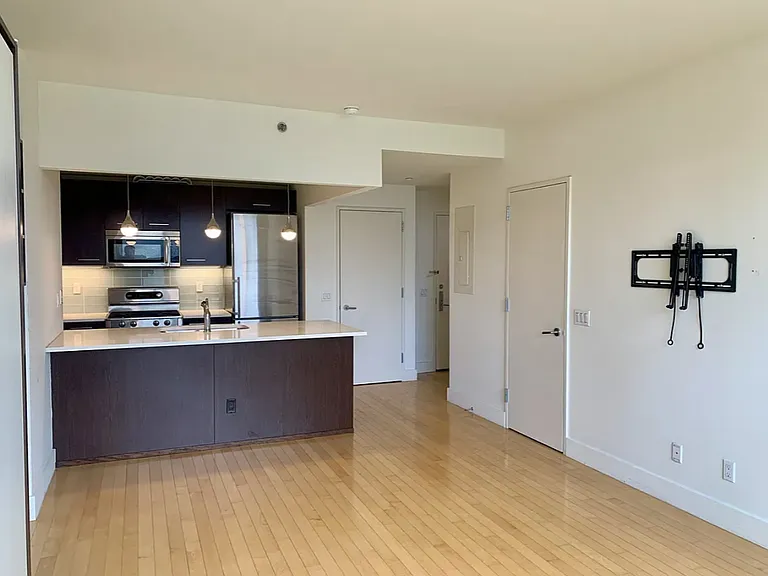 509 48th Ave #5J — Photo 5