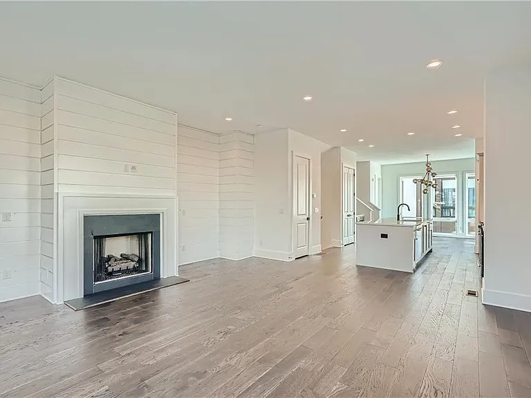 300 Gibson St SE — Photo 10