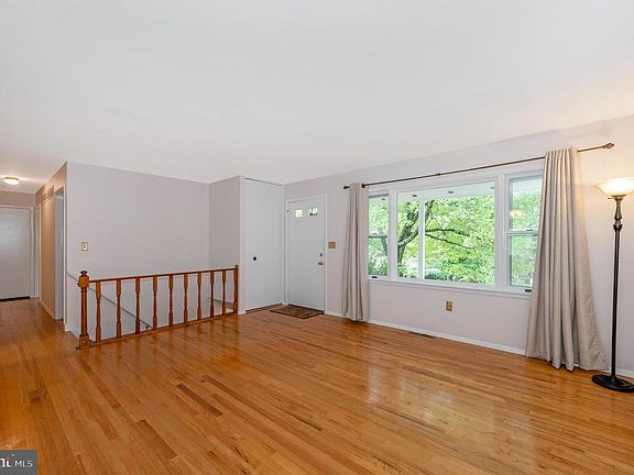 5th image of 13113 Manor Dr
