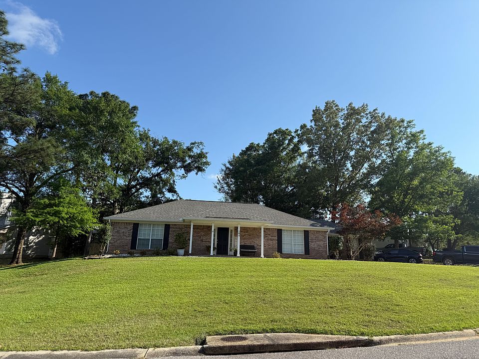 1st image of 104 Geneva Dr