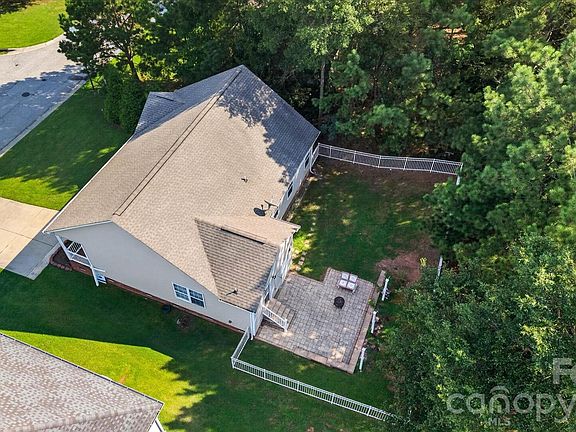 5th image of 245 Eagle Creek Rd