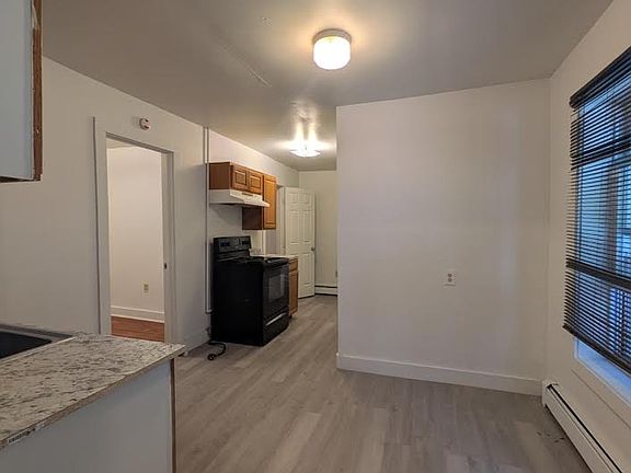 3rd image of 171 Frank St #A