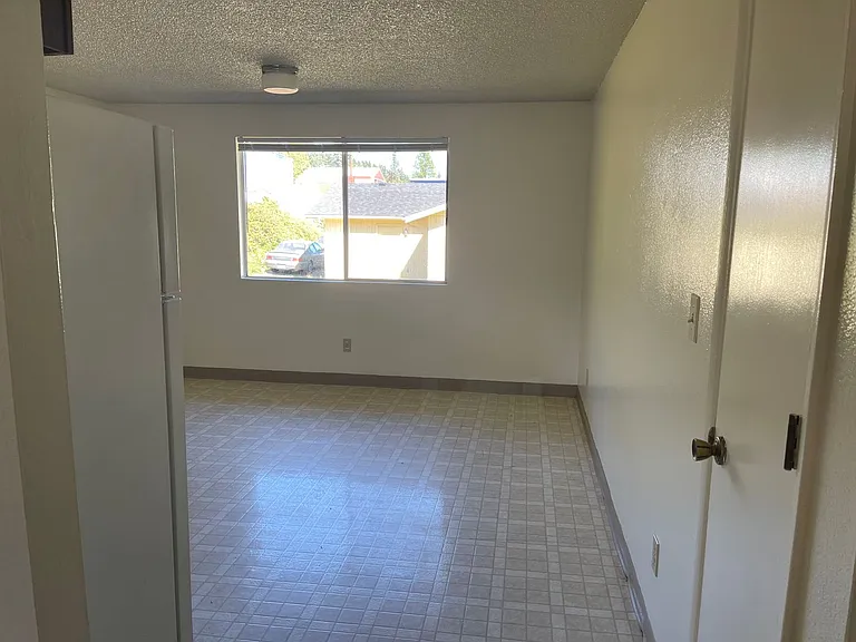 355 E 5th Ave — Photo 5