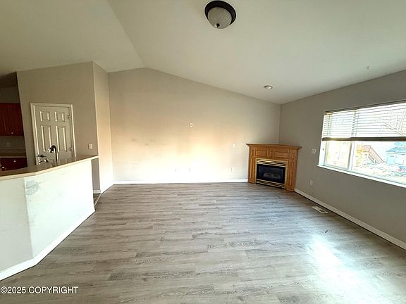 3rd image of 6020 E 43rd Ave