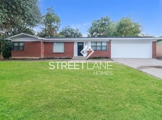 3801 W Spurgeon St, Fort Worth, TX 76133