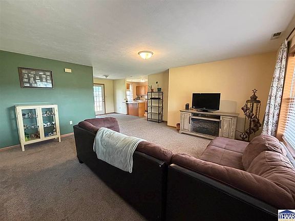 3rd image of 226 E Court Dr