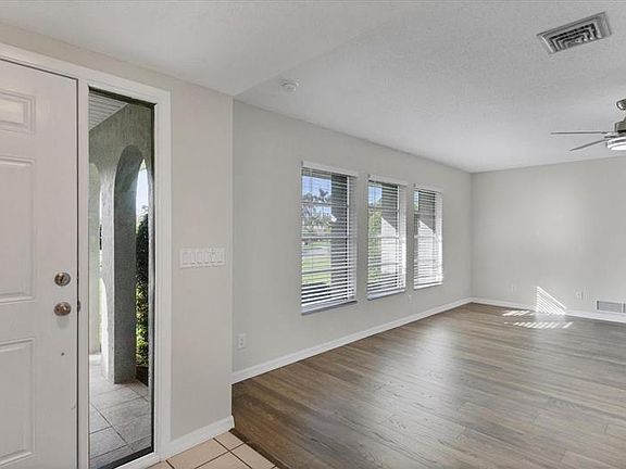 3rd image of 213 Giotto Dr