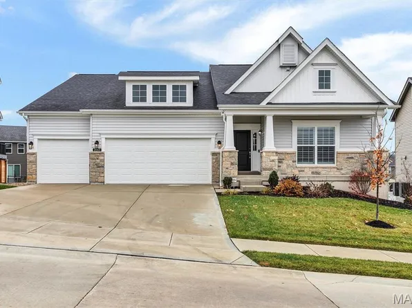 2043 Windswept Farms Dr, Eureka, MO 63025