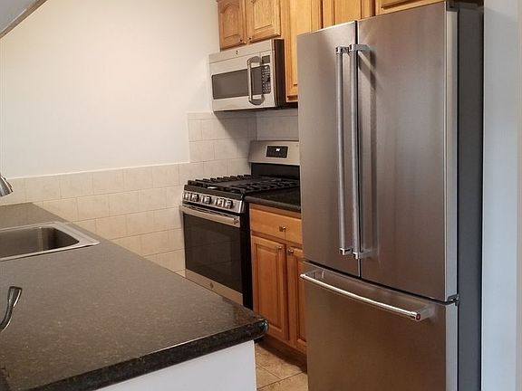 2nd image of 130 Degraw St APT 3