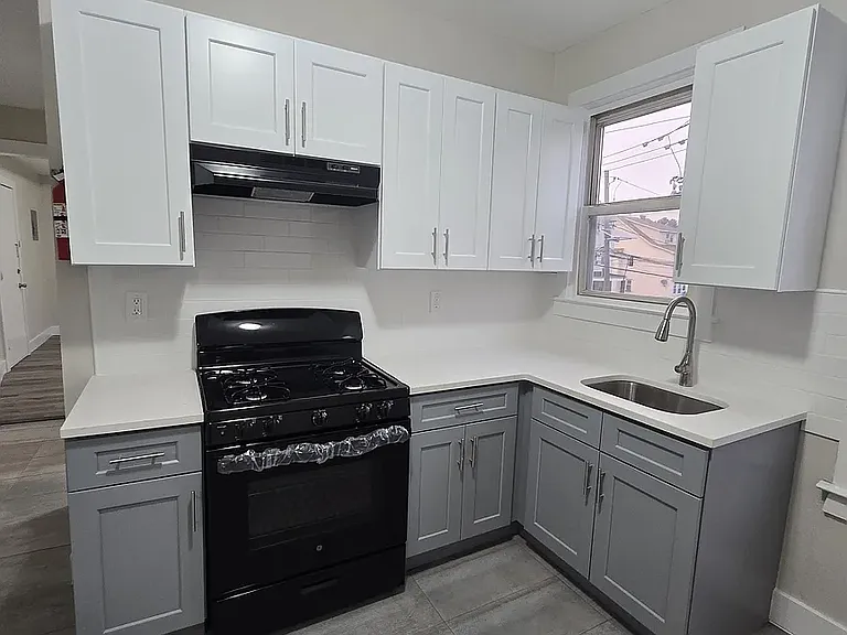 28 Wainwright St #5C — Photo 1