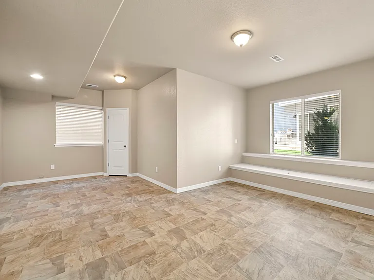5651 Majestic Dr — Photo 22
