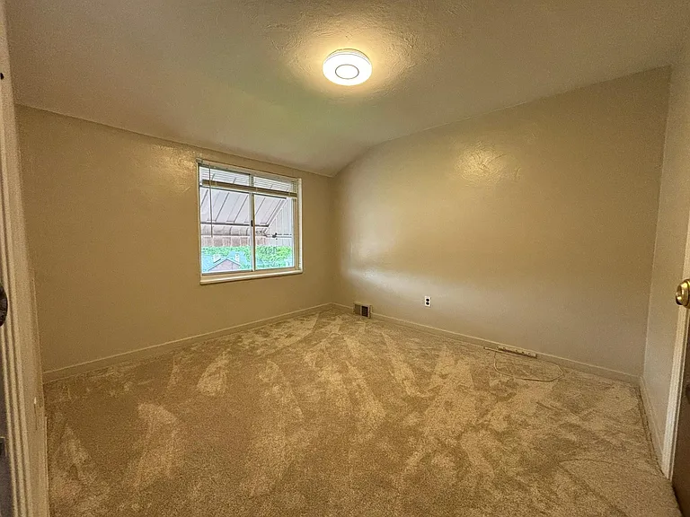 635 Bigelow St — Photo 17
