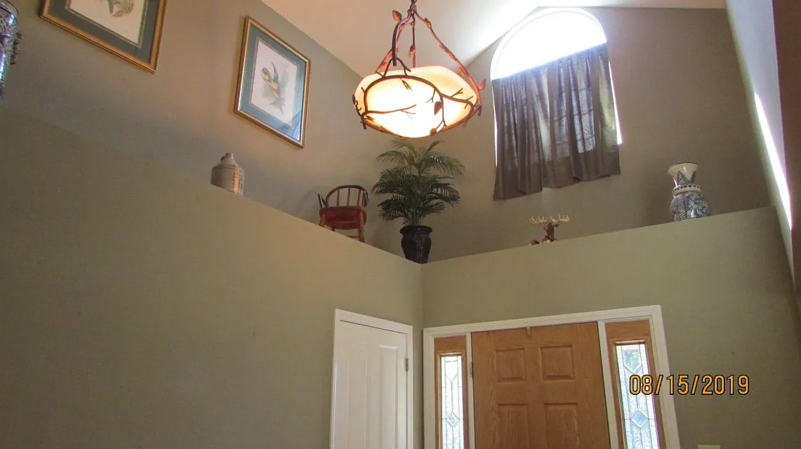 4 bed, 3984 sqft, $3,500 — Photo 2